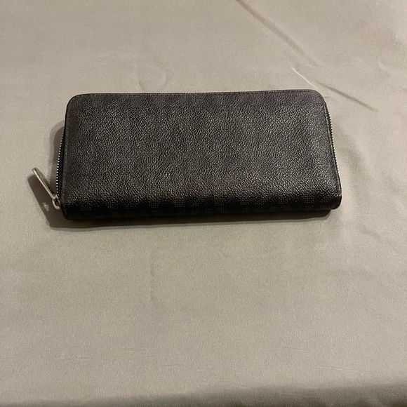 Black Michael Kors Wallet - Picture 2 of 3